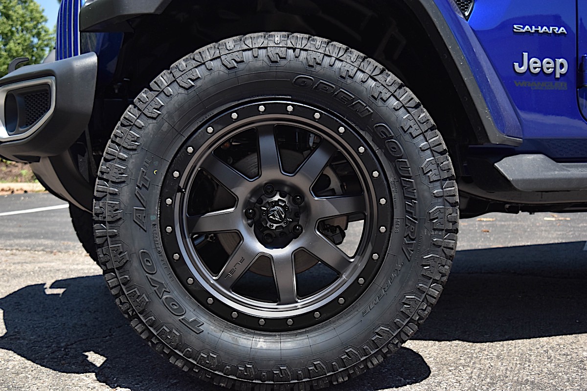 Jeep Wrangler with Fuel 1-Piece Wheels Trophy - D552